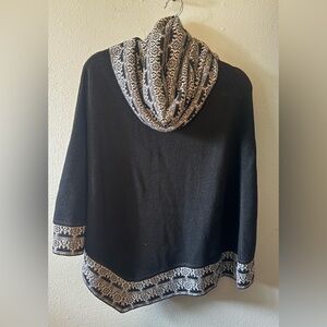 Peru Etnico 100% Baby Alpaca Poncho - Black & White Jacquard Cowl Neck - OS
